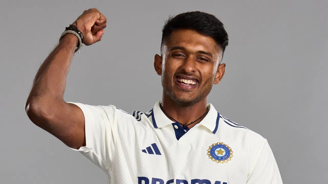 સાઈ સુદર્શન ડેબ્યૂ ટેસ્ટની પહેલી ઈનિંગમાં ખાતું ખોલાવ્યા વિના આઉટ થનાર પાંચમો ભારતીય ખેલાડી બન્યો છે. તેની પહેલા ગુંડપ્પા વિશ્વનાથ, કૃષ્ણમાચારી શ્રીકાંત, દેવાંગ ગાંધી અને વિજય ભારદ્વાજ જેવા ખેલાડીઓ પણ આ અનિચ્છનીય રેકોર્ડનો ભાગ બની ચૂક્યા છે. (All Photo Credit : PTI / GETTY / X)