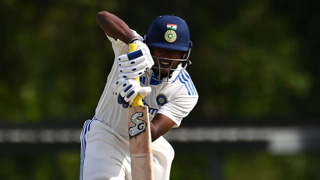 સાઈ સુદર્શનનો ટેસ્ટ ડેબ્યૂ એક દુઃસ્વપ્નથી ઓછો નહોતો. તે ભારતીય ટેસ્ટ ઈતિહાસનો પહેલો બેટ્સમેન બન્યો જે ત્રીજા નંબર પર રમતી વખતે પોતાના ટેસ્ટ ડેબ્યૂમાં શૂન્ય રન પર આઉટ થયો હતો. સાઈ સુદર્શને ઘરેલુ ક્રિકેટ અને IPLમાં પોતાની શાનદાર બેટિંગથી પસંદગીકારોનું ધ્યાન ખેંચ્યું હતું. પરંતુ ટેસ્ટ ડેબ્યૂ સમયે તે નિષ્ફળ ગયો.