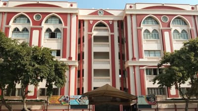 Ahmedabad : શાળા શરુ થાય તે પહેલા જ નિયમોના ભંગ, ત્રણ અલગ અલગ શાળાઓને ફટકારાઈ નોટિસ ,જુઓ Video