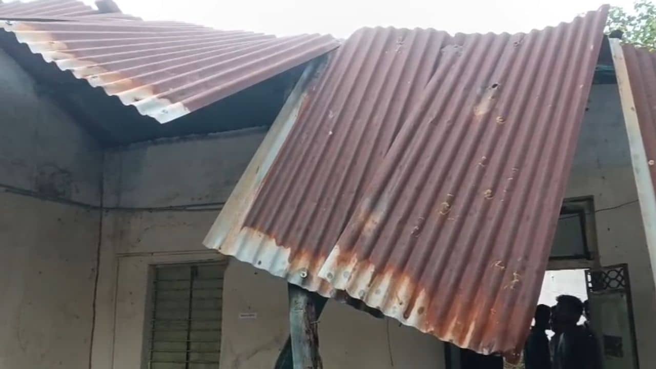 Breaking News : છોટાઉદેપુરમાં અતિભારે વરસાદથી શાળાની છત ધરાશાયી, જુઓ Video