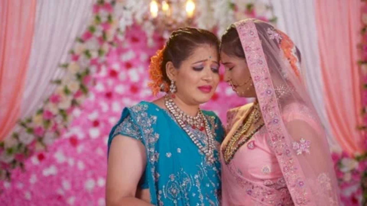 કૌટુંબિક સંબંધો: કેટલાક લોકો માને છે કે બુધવારે દીકરીને તેના સાસરિયાના ઘરે મોકલવાથી પરિવારમાં તણાવ અને વિખવાદ થઈ શકે છે. આ સંબંધોમાં કડવાશ લાવી શકે છે.
