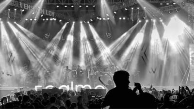  શંકર મહાદેવનનો જન્મ મુંબઈમાં એક તમિલ પરિવારમાં થયો હતો.નાનપણથી જ શંકર મહાદેવને સંગીત પ્રત્યે સારું જ્ઞાન હતુ.અભ્યાસ બાદ શંકર મહાદેવને નક્કી કર્યું કે, તે સંગીતની દુનિયામાં કરિયર બનાવશે.શંકર મહાદેવનની પર્સનલ લાઈફ સાથે જોડાયેલી રસપ્રદ વાતો આજે આપણે કરીએ.