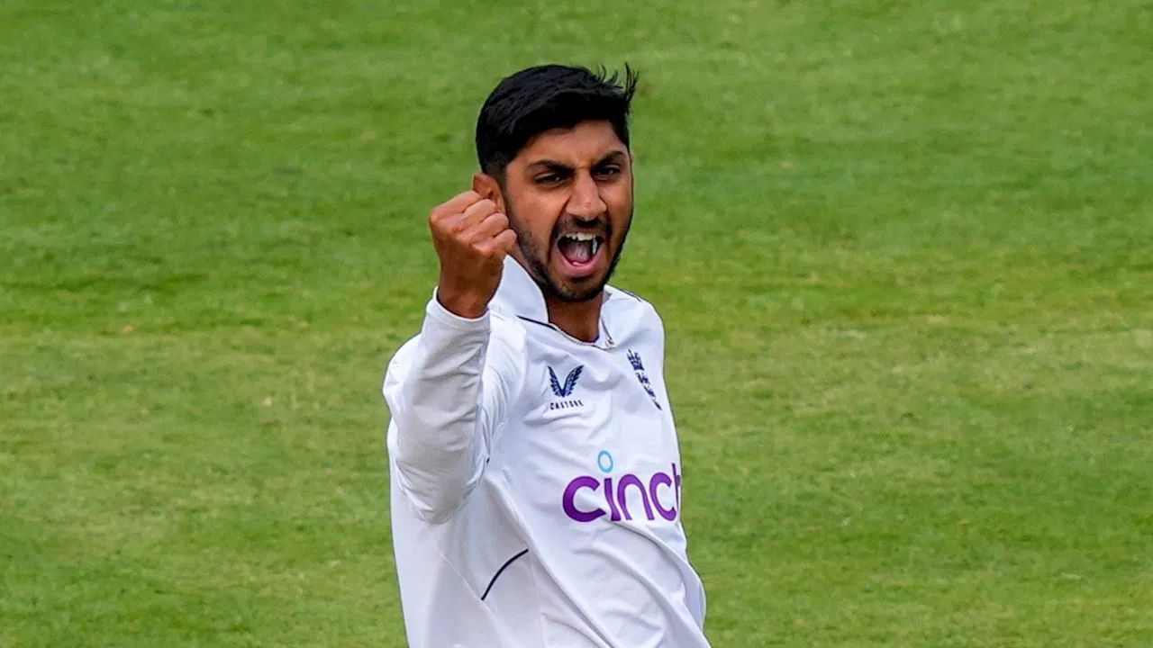 બશીર પાકિસ્તાની મૂળનો છે. તેનો પરિવાર POKના મીરપુરનો રહેવાસી હતો. શોએબ બશીરને તેના કાકાએ ક્રિકેટ રમવા માટે કહ્યું હતું, જેઓ ગિલ્ડફોર્ડ સિટી ક્રિકેટ ગ્રાઉન્ડમાં વિકેટકીપર બેટ્સમેન હતા. અહીંથી શોએબે ક્રિકેટ રમવાનું શરૂ કર્યું.