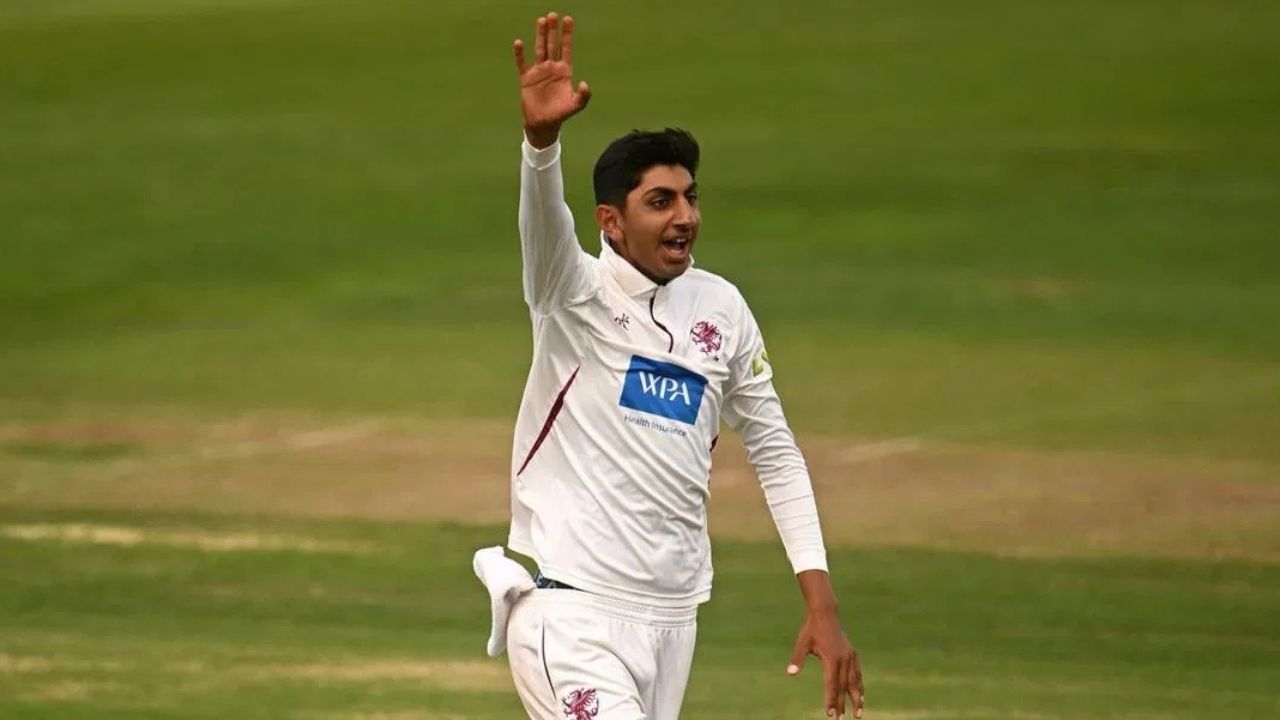 આ યુવા સ્પિનરને સમરસેટ દ્વારા 2023 સિઝન માટે કોન્ટ્રાક્ટ મળ્યો. તેણે 7 જૂન 2023ના રોજ T20 બ્લાસ્ટમાં ડેબ્યૂ કર્યું. સમરસેટ ઉપરાંત, તે થોડા સમય માટે વોર્સેસ્ટરશાયર કાઉન્ટી ક્રિકેટ ક્લબ માટે પણ રમી ચૂક્યો છે. ત્યારબાદ તેને ઓક્ટોબર 2023માં પહેલી વાર ઈંગ્લેન્ડ લાયન્સ ક્રિકેટ ટીમમાં સામેલ કરવામાં આવ્યો હતો.