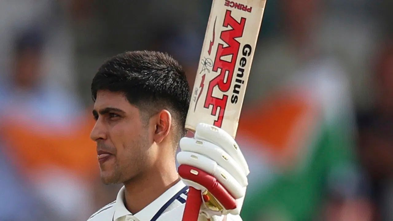 શુભમન ગિલ MRFના પ્રિન્સ બેટથી રમે છે. આ વર્ષે તેણે MRF સાથે એક કરાર કર્યો છે જેના હેઠળ તેને વાર્ષિક 10 કરોડ રૂપિયા મળતા હોવાનું જાણવા મળે છે. પરંતુ જો આપણે ગિલ દ્વારા ઉપયોગમાં લેવાતા બેટની કિંમત જોઈએ તો તે ખરેખર ખૂબ જ ઓછી છે. 