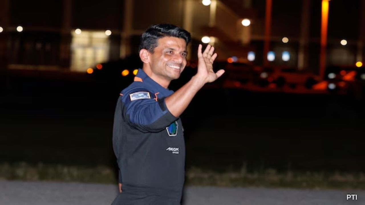 શુક્લા અટક ભારતમાં જાણીતી છે. સામાન્ય રીતે શુકલા અટક બ્રાહ્મણમાં જોવા મળતી અટક છે. જે મુખ્યત્વે ઉત્તર ભારતીય રાજ્યો જેમ કે ઉત્તર પ્રદેશ, મધ્ય પ્રદેશ , બિહાર, ઝારખંડ અને છત્તીસગઢમાં જોવા મળે છે. 