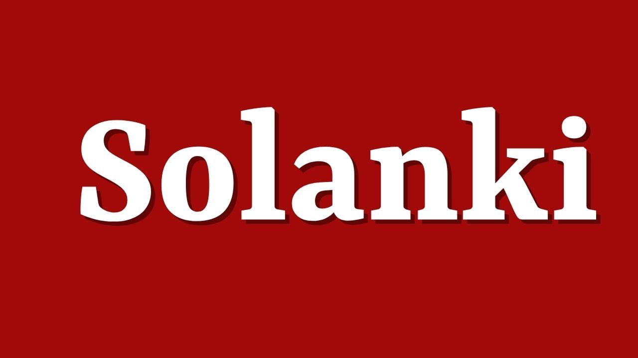 સોંલકી શબ્દની ઉત્પત્તિ ચાલુક્ય રાજવંશમાંથી થઈ હોવાનું માનવામાં આવે છે. આ અટક ચાલુક્ય વંશના રાજાઓ સાથે સંકળાયેલું છે.