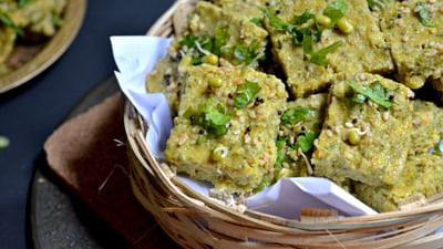 દરેક લોકોને સવાર-સાંજે નાસ્તામાં સ્વાદિષ્ટ વાનગી ખાવાનું પસંદ હોય છે. ત્યારે મગની દાળના ઢોકળા બનાવી શકો છો. આ ઢોકળા પ્રોટીનથી પણ ભરપૂર હોવાથી હેલ્ધ માટે ફાયદાકારક છે.