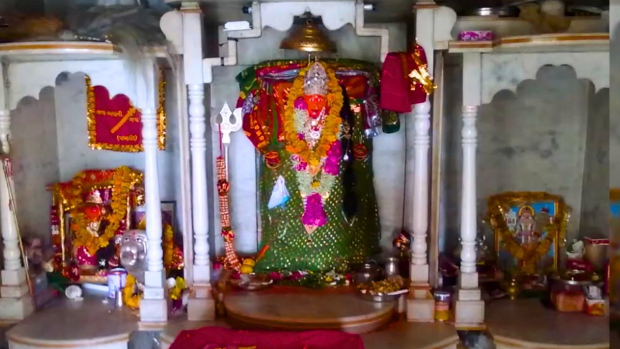 પછી સંવત 2006માં મંદિરના નવીન જીર્ણોધાર માટે લોકજાગૃતિ ફેલાઈ અને એક સમિતિની રચના કરવામાં આવી. સમિતિએ આકાર્ય માટે જરૂરી નાણાં એકત્ર કર્યા અને પુનઃનિર્માણ કાર્ય શરૂ થયું. અંતે સંવત 2008, તારીખ 3 માર્ચ 1952ના દિવસે, જૂના મંદિરમાં પ્રતિષ્ઠિત માતાજીની મૂર્તિનું ઔપચારિક પ્રાણપ્રતિષ્ઠા વિધિ ઉત્સાહભેર આયોજન સાથે સંપન્ન કરાઈ.