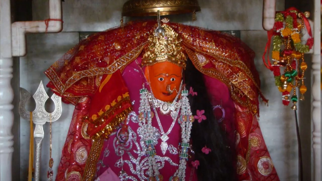 આ પવિત્ર ધામનો પ્રથમ જીર્ણોધાર સંવત 1864 દરમિયાન કરાયો હોવાનું જાણવા મળે છે, જોકે તે કામ કોના દ્વારા કરાયું હતું તેની ખાસ કાંઈ માહિતી નથી. સમય પસાર થતાં મંદીર ફરીથી પુરાતન અવસ્થામાં પહોંચી ગયું.