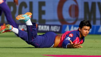  ઈન્ડિયન પ્રીમિયર લીગ 2025ની સીઝન અનેક યુવા ખેલાડીઓ માટે યાદગાર રહી છે. તેમાંથી એક સ્ટાર ખેલાડી છે 14 વર્ષનો વૈભવ સૂર્યવંશી, રાજસ્થાન રોયલ્સે આ યુવા બેટ્સમેનને પોતાની તાબડતોડ બેટિંગથી માત્ર ચર્ચામાં રહ્યો નહી પરંતુ સુપર સ્ટ્રાઈકર ઓફ ધ સીઝનનો એવોર્ડ પણ પોતાને નામ કર્યો છે.