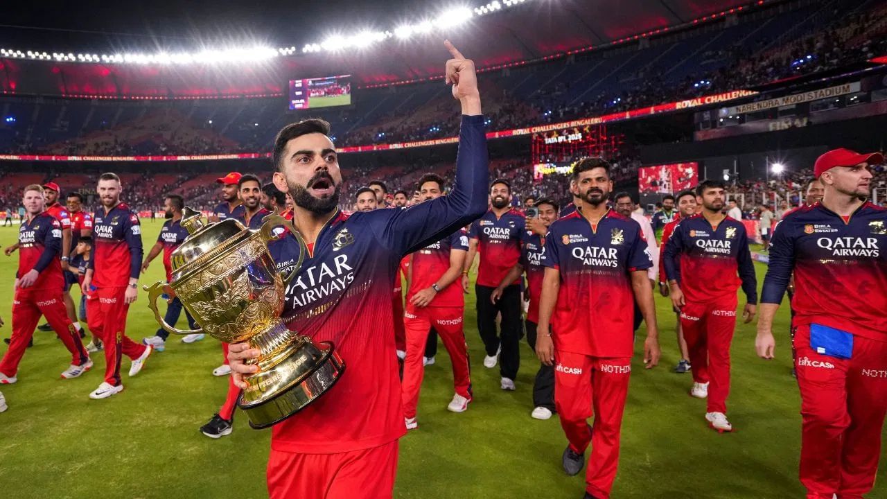 18 વર્ષની મહેનત પછી વિરાટ કોહલીએ IPL ટ્રોફી જીતી. આ સાથે, કોહલીએ વધુ એક સિદ્ધિ હાંસલ કરી છે. 
