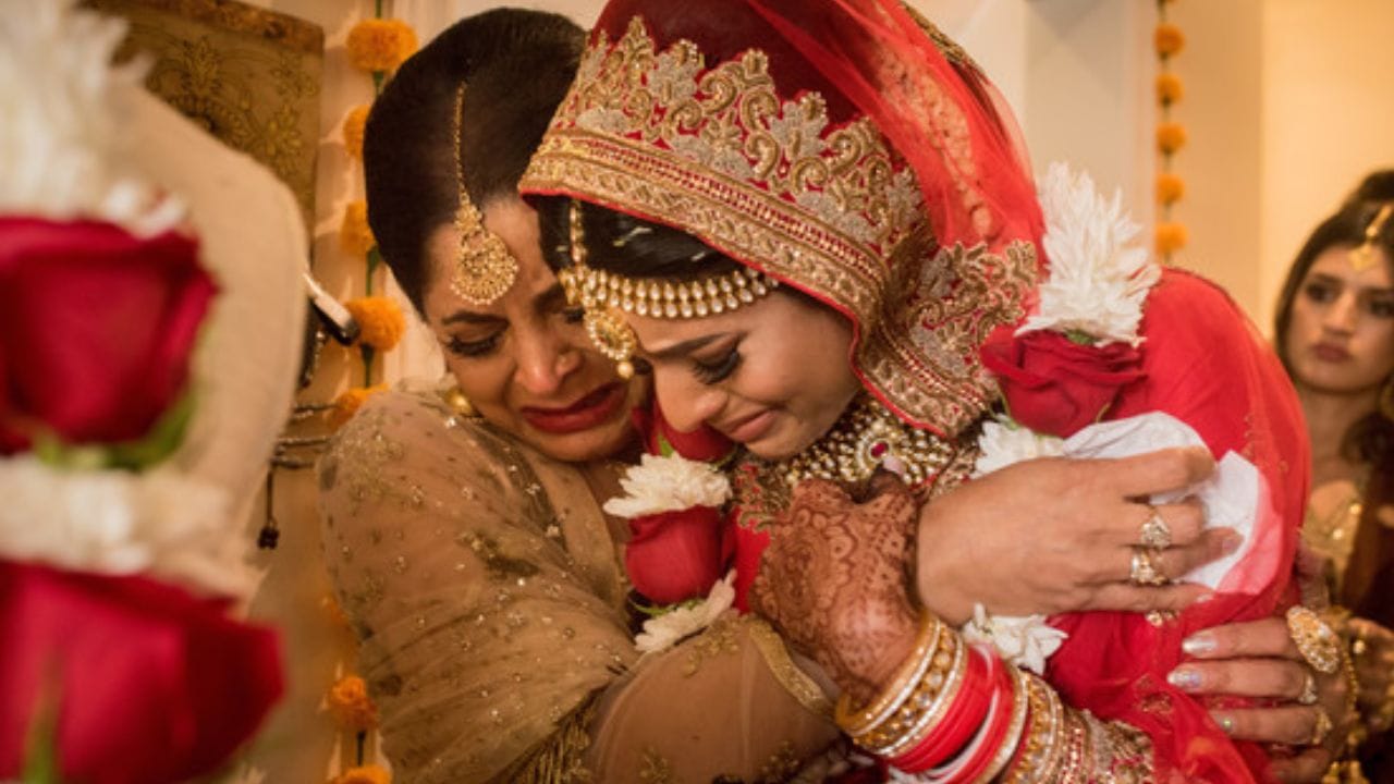 (Disclaimer - આ લેખમાં સમાવિષ્ટ કોઈપણ માહિતી/સામગ્રી/ગણતરીની ચોકસાઈ અથવા વિશ્વસનીયતાની ખાતરી આપવામાં આવતી નથી. આ માહિતી વિવિધ માધ્યમો/જ્યોતિષીઓ/ઉપદેશો/માન્યતાઓ/ધાર્મિક ગ્રંથોમાંથી એકત્રિત કરીને તમારા સુધી પહોંચાડવામાં આવી છે. અમારો ઉદ્દેશ્ય ફક્ત માહિતી પહોંચાડવાનો છે. વાંચકોએ તેને ફક્ત માહિતી તરીકે જ માનવી જોઈએ. આ ઉપરાંત તેના કોઈપણ ઉપયોગ માટે વાંચકો પોતે જવાબદાર રહેશે.)(All Image Symbolic)
