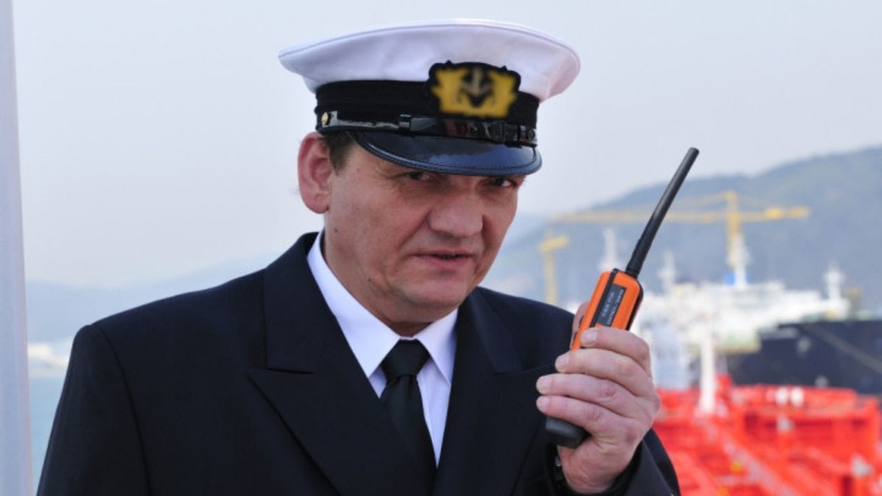 સંદેશમાં તે બોલી રહ્યા છે કે 'મેડે, મેડે, મેડે... થ્રસ્ટ નથી મળી રહ્યું. પાવર ઓછો થઈ રહ્યો છે, પ્લેન નથી ઊઠી રહ્યું, નહીં બચીએ.' જો કે પાયલોટ પ્લેનમાં કોઇ સમસ્યા આવે ત્યારે પહેલી સ્થિતિમાં પેન પેન કહે છે, મેડે મેડે નહીં. અમે તમને જણાવીશું કે આ પેન પેન કઇ સ્થિતિમાં કહેવામાં આવે છે. 
