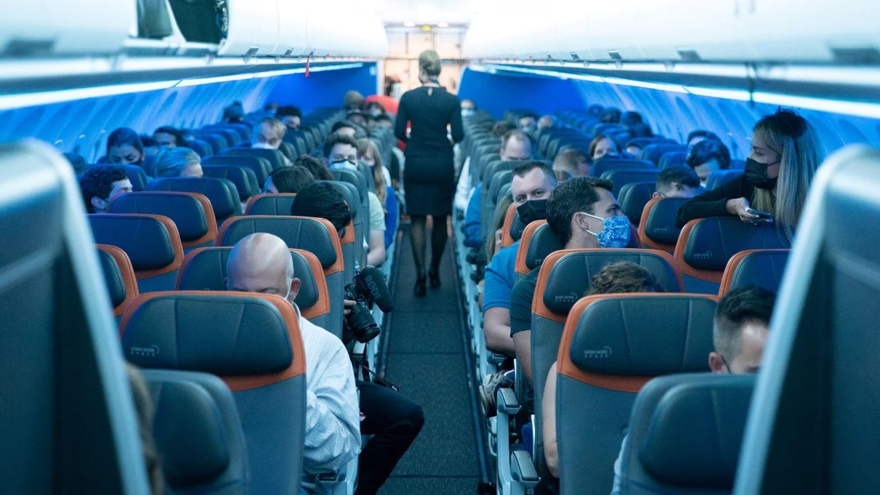 જો કોઈ વિમાનને એન્જિનમાં સમસ્યા હોય પરંતુ તે હજુ પણ ઉડાન ભરી શકે છે, તો પાઇલટ એર ટ્રાફિક કંટ્રોલને જાણ કરવા અને મદદ કરવા માટે તૈયાર રહેવા માટે "પેન-પેન" પર કૉલ કરી શકે છે
