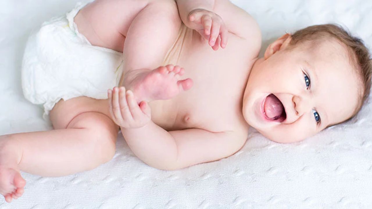 બ્રહ્મ મુહૂર્ત શું છે?: "બ્રહ્મ મુહૂર્ત" નો શાબ્દિક અર્થ થાય છે - "બ્રહ્મ (સર્જક) નો સમય". તે સૂર્યોદય પહેલા લગભગ 1.5 કલાક પહેલા, એટલે કે સવારે 3:30 થી 5:30 વાગ્યાની વચ્ચેનો સમય છે. આ સમય માનસિક, શારીરિક અને આધ્યાત્મિક દૃષ્ટિકોણથી અત્યંત શુભ અને પ્રભાવશાળી માનવામાં આવે છે.
