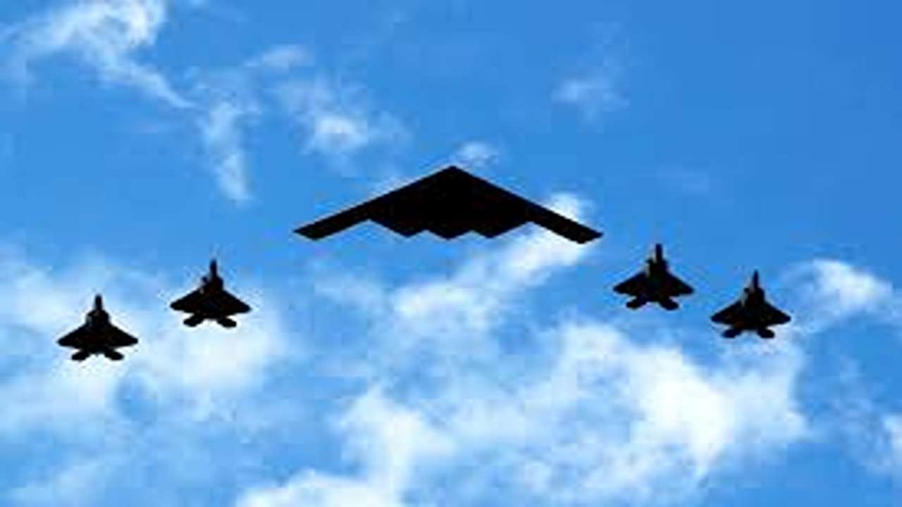 B-2 બોમ્બર લગભગ 12 કિલોમીટરની ઊંચાઈથી હુમલો કરવામાં સક્ષમ છે. તેની ક્ષમતાનો અંદાજ એ હકીકત પરથી લગાવી શકાય છે કે હુમલો કર્યા પછી તે જમીનમાં 60 મીટરની ઊંડાઈ સુધી પ્રવેશ કરી શકે છે.
