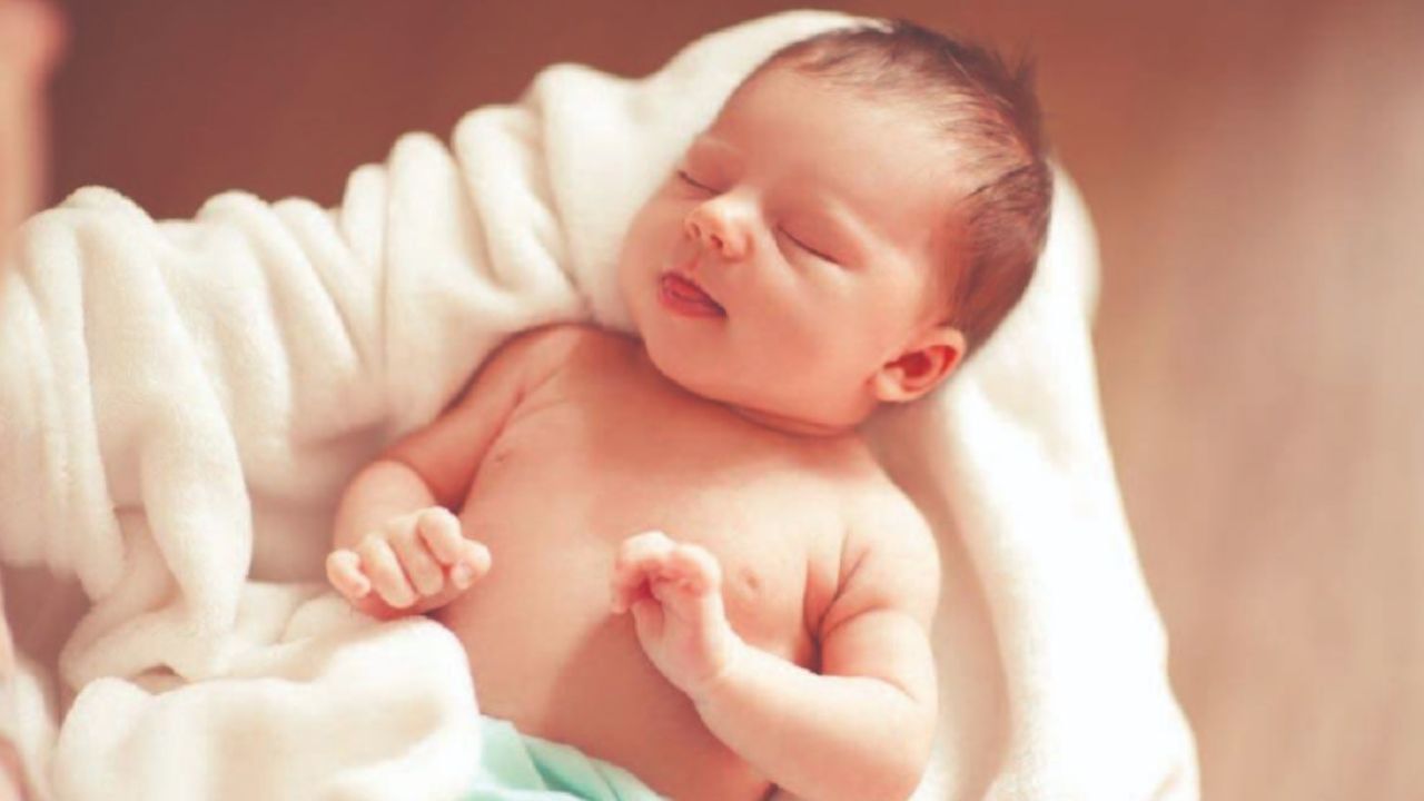 શુદ્ધ અને સકારાત્મક ઉર્જાનો સમય: બ્રહ્મ મુહૂર્ત દરમિયાન વાતાવરણમાં નેગેટિવ એનર્જી ખૂબ ઓછી હોય છે. હવામાં ઓક્સિજનનું પ્રમાણ વધુ હોય છે. જે શરીર અને મન બંનેને તાજગી આપે છે. આ પોઝિટિવ વાતાવરણ આ સમયે જન્મેલા બાળકને શરૂઆતથી જ અસર કરે છે, જે તેમના માનસિક અને શારીરિક વિકાસમાં સુધારો કરે છે.
