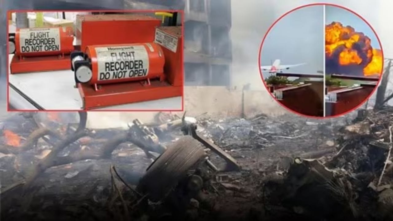 બ્લેક બોક્સ મળી ગયા પછી, તેને લેબમાં લઈ જવામાં આવે છે, જ્યાં એક ખાસ સોફ્ટવેર વડે ડેટા વાંચવામાં આવે છે. સમગ્ર ફ્લાઇટની છેલ્લી ક્ષણોનું પુનઃનિર્માણ કરવામાં આવે છે. બ્લેક બોક્સ એક મૂક સાક્ષી છે જે કોઈપણ વિમાન દુર્ઘટનાનું સત્ય ઉજાગર કરે છે. નિષ્ણાતો દ્વારા લેબમાં ખાસ સોફ્ટવેર વડે ફ્લાઇટની છેલ્લી ક્ષણોનું પુનરાવર્તન કર્યા પછી અને રેકોર્ડિંગ સાંભળ્યા પછી રિપોર્ટ તૈયાર કરવામાં આવે છે. જે કારણો શોધવામાં મદદ કરે છે.