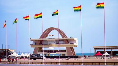 જો આપણે એવો પ્રશ્ન કરીએ કે પૃથ્વીનું ભૌગોલિક કેન્દ્ર કયા દેશમાં આવેલું છે, તો ઉત્તર છે ઘાના. પૃથ્વીનું કેન્દ્ર એવું સ્થાન માનવામાં આવે છે જ્યાં વિષુવવૃત્ત રેખા અને પ્રાઇમ મેરિડીયન એક બીજાને છેદે છે. આ સ્થાન પશ્ચિમ આફ્રિકામાં આવેલું છે અને ગિનીના અખાતની નજીક આવેલું છે. (Credits: - Canva)