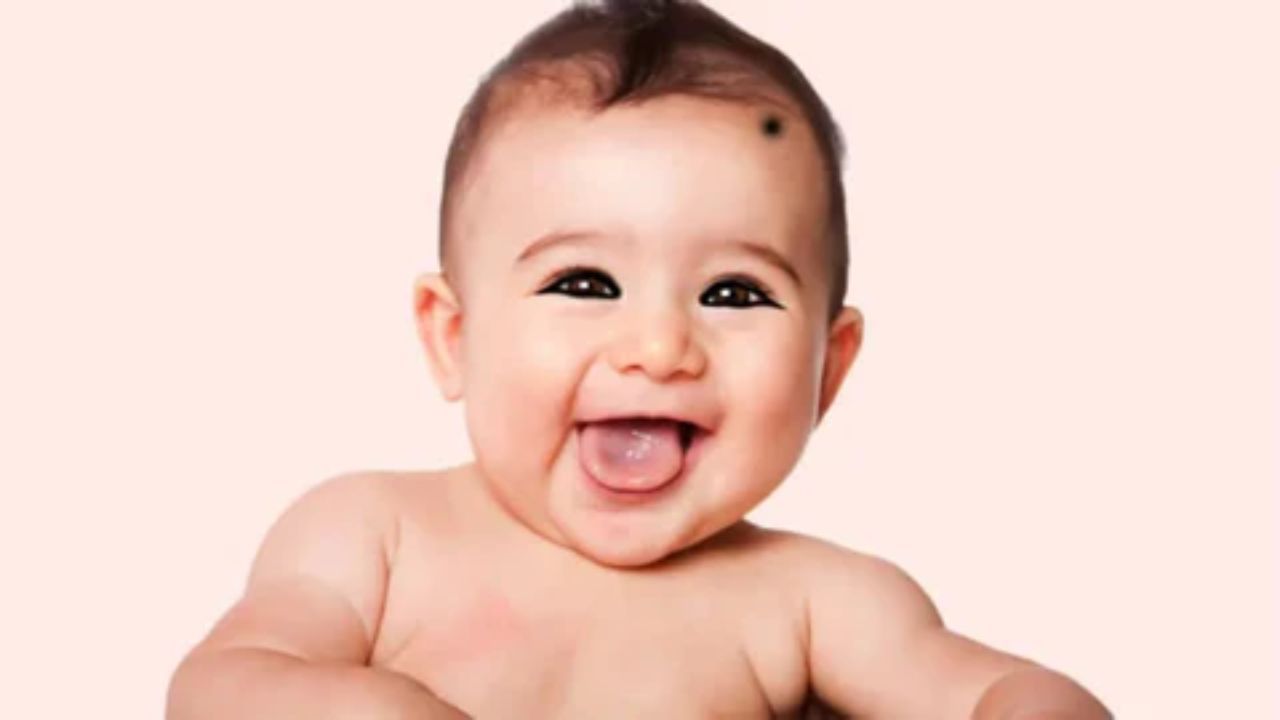 શું કાજલ બાળકોની આંખો મોટી કરે છે?: ડોક્ટરોના મતે કાજલ લગાવવાથી બાળકોની આંખોની રચના પર કોઈ અસર થતી નથી. તેનાથી આંખો તેજસ્વી દેખાઈ શકે છે પરંતુ તેમનું વાસ્તવિક કદ બિલકુલ બદલાતું નથી. આજકાલ ઉપલબ્ધ કાજલ બાળકોએ ટાળવું જોઈએ.