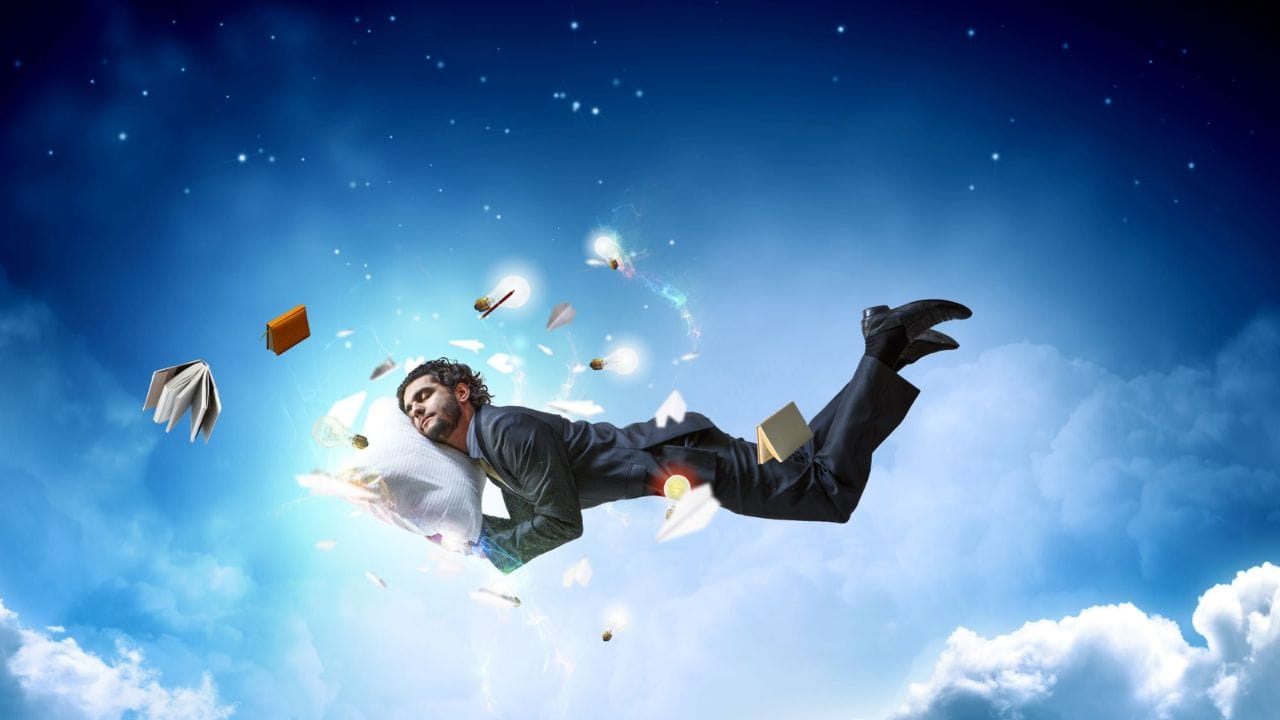 મૃત સંબંધીઓ પણ આ કારણોસર દેખાય છે: આધ્યાત્મિક કારણોસર મૃત પ્રિય વ્યક્તિ પણ આપણા સપનામાં દેખાઈ શકે છે. કેટલાક લોકો અકાળે મૃત્યુ પામે છે અને તેમની જીવનની ઇચ્છાઓ પૂર્ણ કરવામાં અસમર્થ હોય છે અને તમારી પાસેથી તે પૂર્ણ કરવાની અપેક્ષા રાખે છે.
