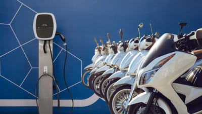 EVનો વધી રહ્યો છે ટ્રેન્ડ ! સ્કૂટર ખરીદતા સમયે આવી ભૂલ ના કરશો, ધ્યાનમાં રાખો આ બાબત