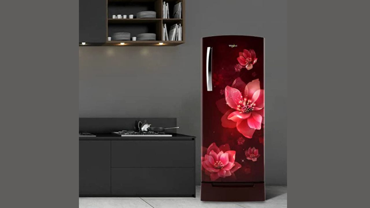 તપાસો કે ફ્રિજ કેટલું સપાટ મૂકવામાં આવ્યું છે, અને તે દિવાલથી કેટલું દૂર છે. જો તે ખોટી રીતે મૂકવામાં આવ્યું છે, તો તેને યોગ્ય રીતે પાછું મૂકો. તમે ફ્રિજ સાથે આવતા સ્ટેન્ડનો પણ ઉપયોગ કરી શકો છો. ઉપરાંત, ખાતરી કરો કે તે દિવાલથી 5-6 ઇંચ દૂર છે.