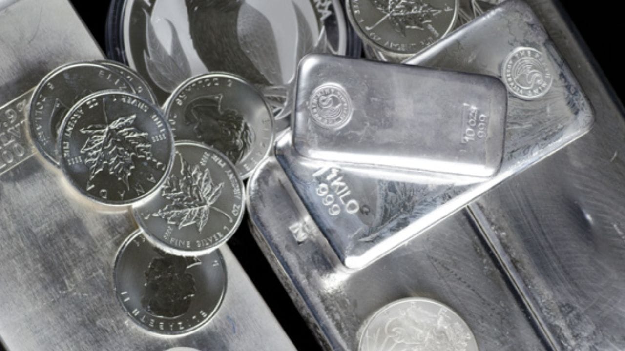 14 જૂન, શનિવારે ચાંદીના ભાવ ગઈકાલની સરખામણીમાં આજે ફરી વધારો નોંધાયો છે. આજે કિલો ચાંદી 1,10,100 રુપિયે પહોંચી ગઈ છે.