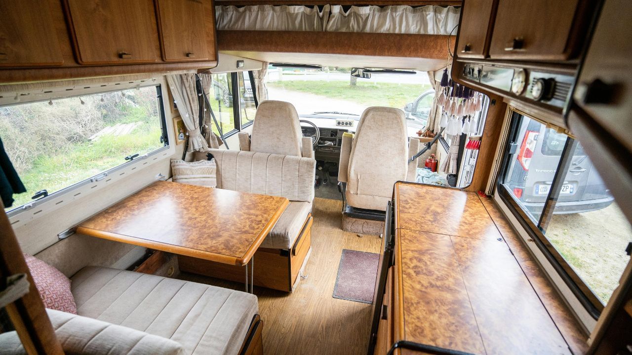 'કારવાં ટુરિઝમ' આ એક એવો કોન્સેપ્ટ છે, જેને સમગ્ર વિશ્વમાં ખૂબ જ લોકપ્રિયતા મળી છે.કેટલાક લોકોને ભીડ ગમે છે જ્યારે કેટલાકને એકાંત ગમે છે. આવા લોકો માટે કારવાં ટુરિઝમ એક ઉત્તમ વિકલ્પ માનવામાં આવે છે. 