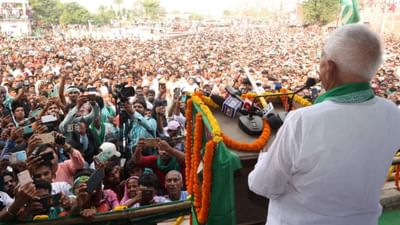  કુંદન રાય અને મરાછિયા દેવીના છ પુત્રોમાંથી પાંચમા પુત્ર લાલુ પ્રસાદએ પોતાનું શિક્ષણ સ્થાનિક મિડલ સ્કૂલમાં શરૂ કર્યું અને પછી પટના તેમના મોટા ભાઈ મુકુંદ રાય સાથે ગયા, જેમણે તેમને શેખપુરાની ઉચ્ચ પ્રાથમિક શાળામાં પ્રવેશ કરાવ્યો. 