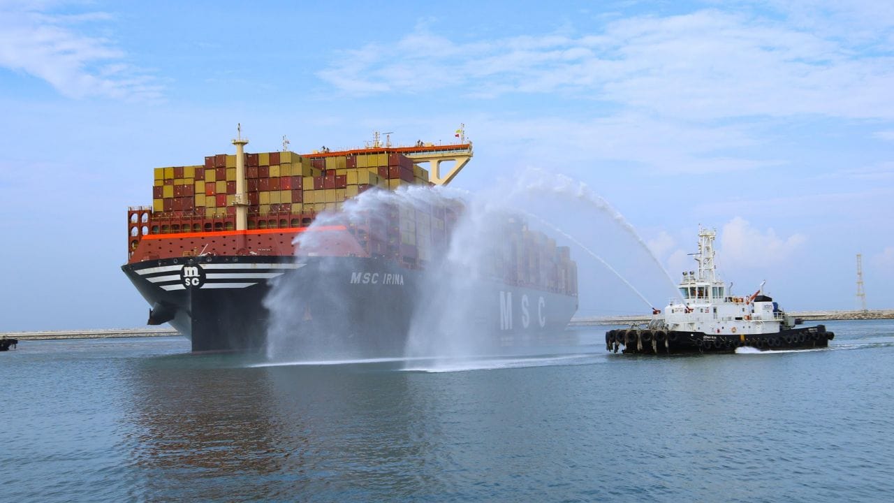 આ જહાજ ખાસ કરીને એશિયા અને યુરોપ વચ્ચે મોટા પાયે કન્ટેનર પરિવહન માટે રચાયેલ છે, જે વેપાર માર્ગો અને લોજિસ્ટિક્સ કાર્યક્ષમતામાં નોંધપાત્ર વધારો કરશે.