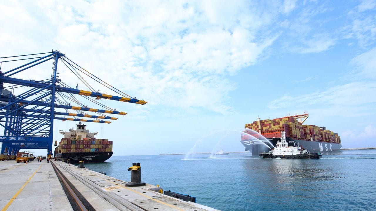 અહીં તેનું આગમન આ બંદર માટે એક મહત્વપૂર્ણ સીમાચિહ્નરૂપ પણ છે, જે 2 મેના રોજ વડા પ્રધાન નરેન્દ્ર મોદી દ્વારા રાષ્ટ્રને સમર્પિત કરવામાં આવ્યું હતું. MSC ઈરિના 399.9 મીટર લાંબુ અને 61.3 મીટર પહોળું છે, જે FIFA દ્વારા નિયુક્ત પ્રમાણભૂત ફૂટબોલ મેદાન કરતા લગભગ ચાર ગણું લાંબુ છે.