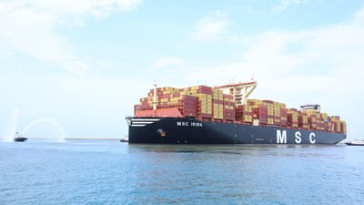 વિશ્વનું સૌથી મોટું કન્ટેનર જહાજ 'MSC ઈરિના' સોમવારે સવારે કેરળના તિરુવનંતપુરમમાં વિઝિનજમ આંતરરાષ્ટ્રીય બંદર પર પહોંચ્યું, જે મંગળવાર સુધી અહીં રહેશે. તે 24,346 TEU (વીસ-ફૂટ સમકક્ષ એકમ) ક્ષમતા પર આધારિત વિશ્વનું સૌથી મોટું કન્ટેનર જહાજ છે.