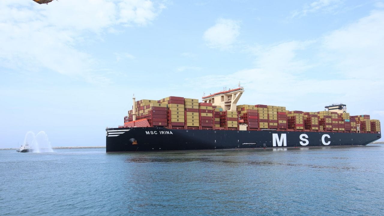 આ જહાજ પહેલી વાર દક્ષિણ એશિયાઈ બંદરની મુલાકાત લઈ રહ્યું છે, જે અલ્ટ્રા-લાર્જ કન્ટેનર વેસલ્સ (ULCVs) ને હેન્ડલ કરવામાં વિઝિંજામની ક્ષમતાઓને ઉજાગર કરે છે. અદાણી પોર્ટ્સ અને SEZ લિમિટેડ દ્વારા વિકસિત અને સંચાલિત, આ બંદરે તાજેતરમાં MSC તુર્કીએ અને MSC મિશેલ કેપેલિની સહિત અન્ય પ્રતિષ્ઠિત વર્ગના જહાજોનું સ્વાગત કર્યું છે, જે દરિયાઈ વેપારમાં એક મુખ્ય કેન્દ્ર તરીકે તેની પ્રતિષ્ઠાને વધુ મજબૂત બનાવે છે.