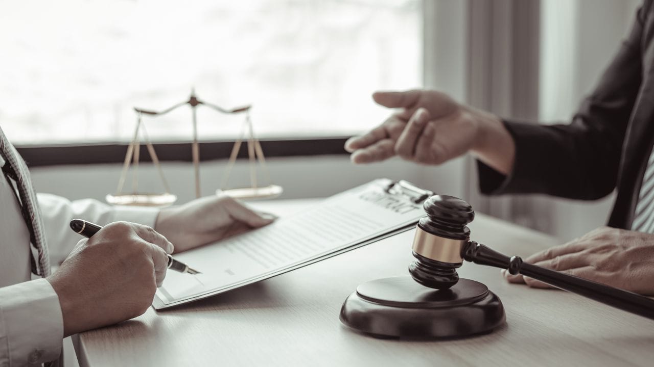  આ નિર્ણય દર્શાવે છે કે મિલકતનો અધિકાર ફક્ત કાયદાનો વિષય નથી, પરંતુ તેમાં નૈતિક જવાબદારીઓ પણ સામેલ છે.વૃદ્ધ માતાપિતાની સેવા કરવી હવે કાનૂની જવાબદારી બની ગઈ છે.સુપ્રીમ કોર્ટે સ્પષ્ટ કર્યું કે, સંતાન તેના માતા-પિતાની અવગણના કરે છે અથવા તેમની સાથે દુર્વ્યવહાર કરે છે, તો તે મિલકતમાં પોતાનો અધિકાર ગુમાવી શકે છે. 