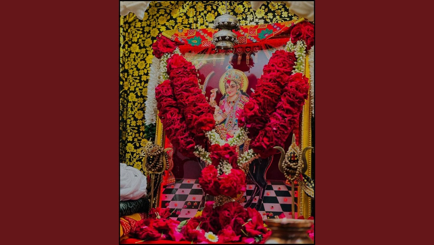 "મેલડી" શબ્દનો અર્થ થાય છે, એક થવાની અથવા સંતુલન જાળવવાની શક્તિ. સામાન્ય રીતે, મેલડી માતાના હાથમાં ત્રિશૂળ, ડમરુ, તલવાર જેવા શસ્ત્રો જોવા મળે છે. મોટાભાગના મેલડી માતાના મંદિરો ગામની બહાર અથવા તો ગામની સીમા પર બનાવવામાં આવે છે, જેથી બહારની કોઈ શક્તિ ગામમાં પ્રવેશ ન કરે.