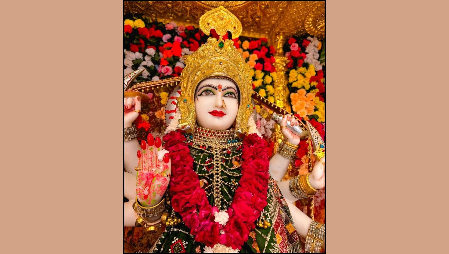 દરેક ગામમાં કેટલાક સ્થાનિક દેવતાઓ હોય છે કે જે ગામની રક્ષા કરે છે. ખાસ વાત તો એ કે, ગ્રામજનો પણ તે દેવી-દેવતાઓની પૂજા ખૂબ જ ઉત્સાહથી કરે છે. બસ આવી જ રીતે માં મેલડી પણ એક લોકદેવી છે. આ દેવીની પૂજા ગુજરાત, રાજસ્થાન અને પશ્ચિમ ભારતના કેટલાક ગ્રામીણ ભાગોમાં કરવામાં આવે છે. 