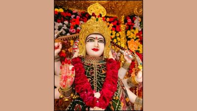 દરેક ગામમાં કેટલાક સ્થાનિક દેવતાઓ હોય છે કે જે ગામની રક્ષા કરે છે. ખાસ વાત તો એ કે, ગ્રામજનો પણ તે દેવી-દેવતાઓની પૂજા ખૂબ જ ઉત્સાહથી કરે છે. બસ આવી જ રીતે માં મેલડી પણ એક લોકદેવી છે. આ દેવીની પૂજા ગુજરાત, રાજસ્થાન અને પશ્ચિમ ભારતના કેટલાક ગ્રામીણ ભાગોમાં કરવામાં આવે છે. 