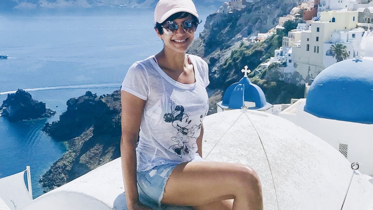 જેમાં બોલિવુડ અભિનેત્રી મંદિરા બેદીનું પણ નામ સામેલ છે. તેમણે આ ઘટનાને લઈ વાત કરી હતી. તેમણે કહ્યું કે, આ ઘટનાથી તેને ખુબ આઘાત લાગ્યો હતો.