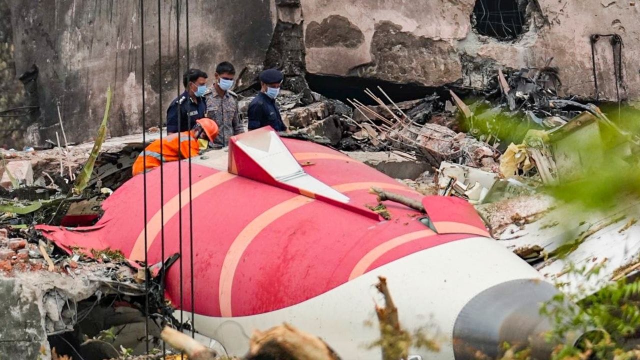 અમદાવાદ થી લંડન જઈ રહેલું પ્લેન ક્રેશ થયું હતુ. જેમાં અંદાજે 270 લોકોએ જીવ ગુમાવ્યો હતો. આ ઘટના સાંભળી આજે પણ લોકોના રુંવાડા ઉભા થઈ જાય છે.