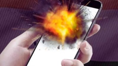 Patan : ટુ વ્હીલર પર વીડિયો કોલ પર વાત કરતા યુવકનો મોબાઇલ બ્લાસ્ટ, ઘટના સ્થળ પર જ યુવકનું મોત, જુઓ Video