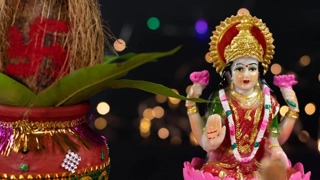 શાસ્ત્રોમાં જણાવ્યા અનુસાર, એકાદશી અને ગુરુવારના દિવસે મંદિરની સફાઈ ન કરવી જોઈએ. આ દિવસે મંદિરની સફાઈ કરવાથી ઘરમાં ગરીબી અને કષ્ટ આવી શકે છે.