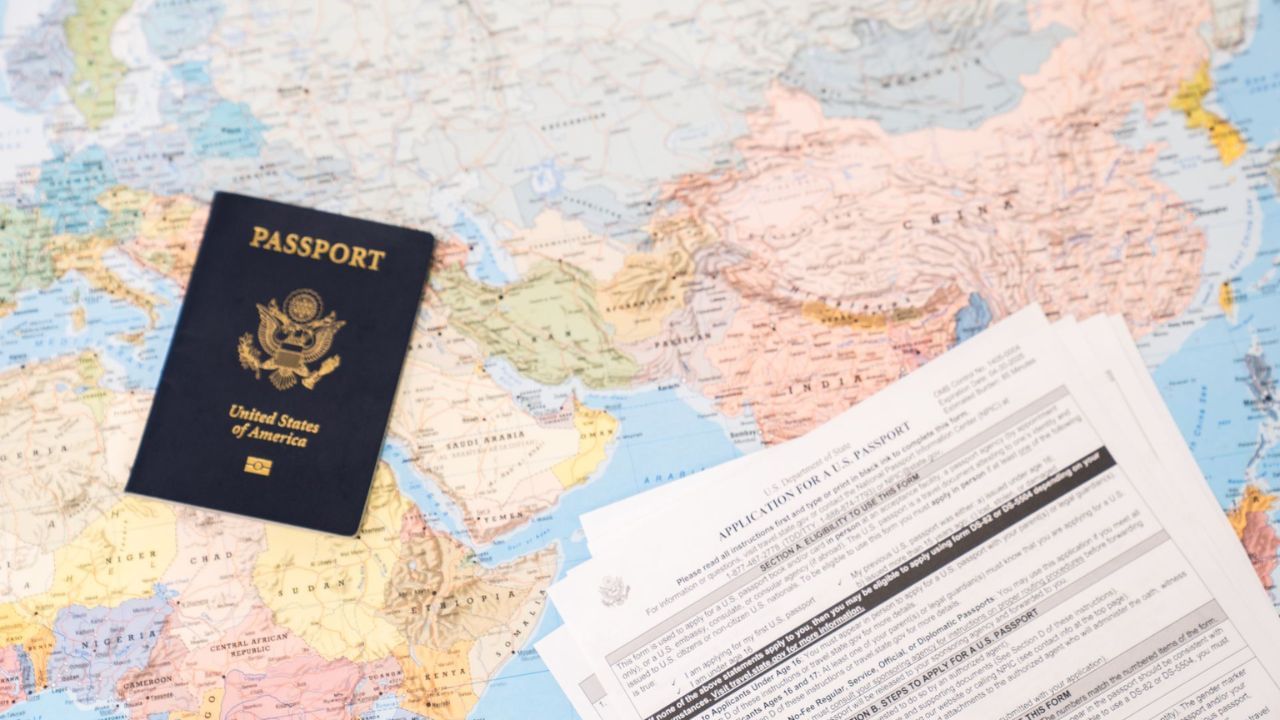 જસ્ટિસ એન. આનંદ વેંકટેશે રેવતી દ્વારા દાખલ કરાયેલી અરજીનો નિકાલ કરતી વખતે આ ચુકાદો આપ્યો. તેમણે કહ્યું, પાસપોર્ટ માટે અરજી કરતા પહેલા પત્નીએ તેના પતિની પરવાનગી અને સહી લેવી જરૂરી નથી.
