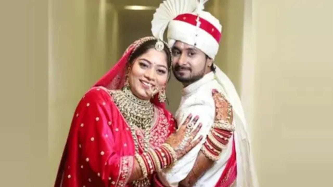 23 મેના રોજ રાજાની હત્યા કરવામાં આવી હતી. તે જ સાંજે સોનમ શિલોંગથી ગુહાહાટી પહોંચી હતી. ત્યાંથી તે ટ્રેન પકડીને વારાણસી થઈને ગાઝીપુર ગઈ હતી. આ દરમિયાન તેણે પોતાનો મોબાઈલ ફોન તોડી નાખ્યો હતો જેથી પોલીસ તેને શોધી ન શકે. 