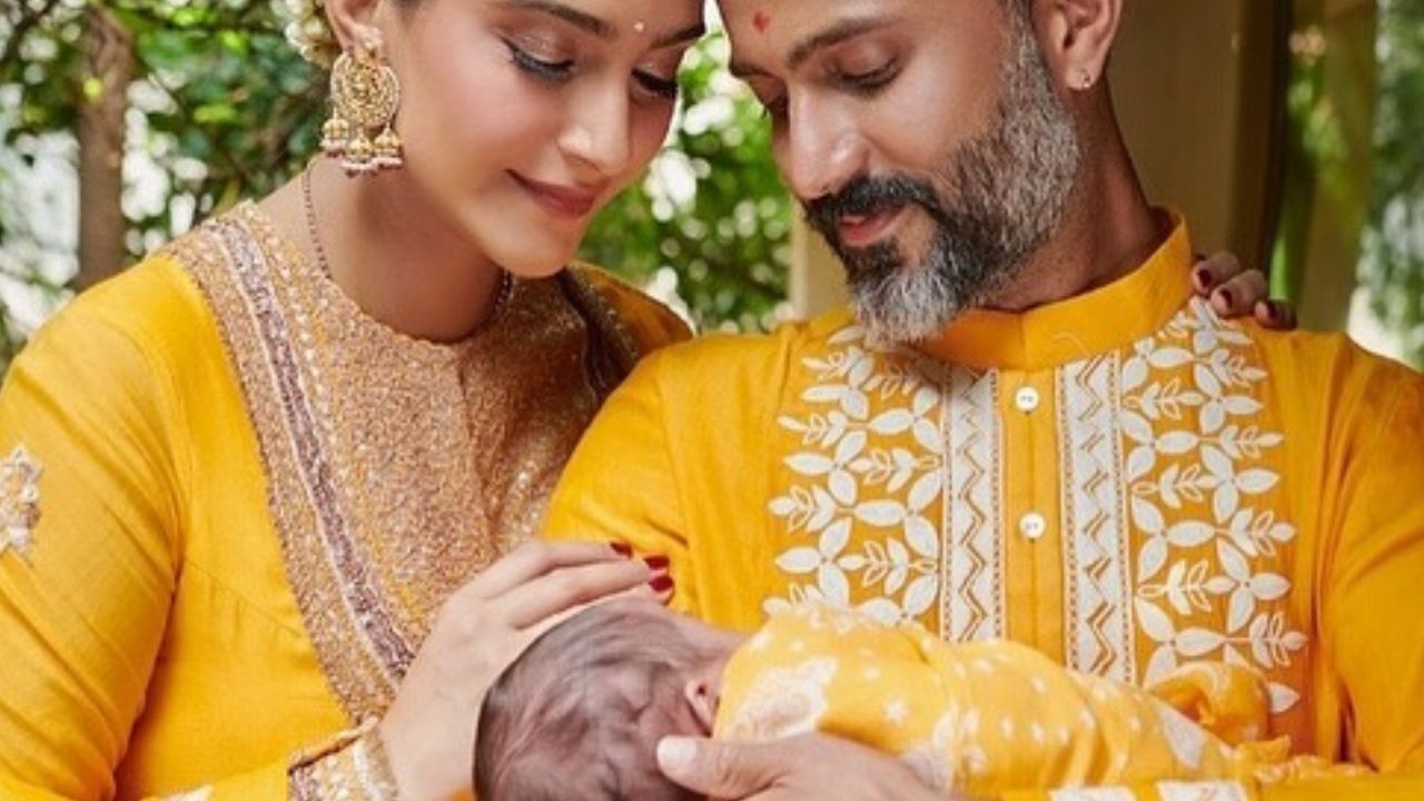  સોનમ કપૂરે 8મે 2018ના રોજ તેના બોયફ્રેન્ડ અને ઉદ્યોગપતિ આનંદ આહુજા સાથે લગ્ન કર્યા.અભિનેત્રીએ 22 ઓગસ્ટ 2022ના રોજ પુત્ર વાયુને જન્મ આપ્યો.