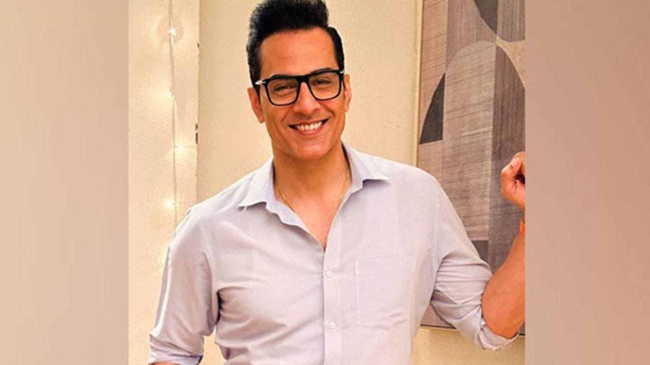 સુધાંશુ પાંડેએ જણાવ્યું કે તેને કયા પાત્ર માટે બોલાવવામાં આવ્યો હતો તે કહેવામાં આવ્યું ન હતું. તેણે કહ્યું, "મને ખબર નથી કે તે કઈ ભૂમિકા માટે હતું અને મને પૂછવામાં આવ્યું હતું કે હું કેટલો ચાર્જ લઈશ. બસ, આનાથી વધુ કંઈ નથી." અનુપમામાં વનરાજ શાહની ભૂમિકા ભજવવા બદલ સુધાંશુ પાંડેને ખૂબ પસંદ કરવામાં આવ્યો હતો. આ સિરિયલને કારણે સુધાંશુને દરેક ઘરમાં ઓળખ મળી અને ચાહકો પણ ઘણા વધી ગયા.