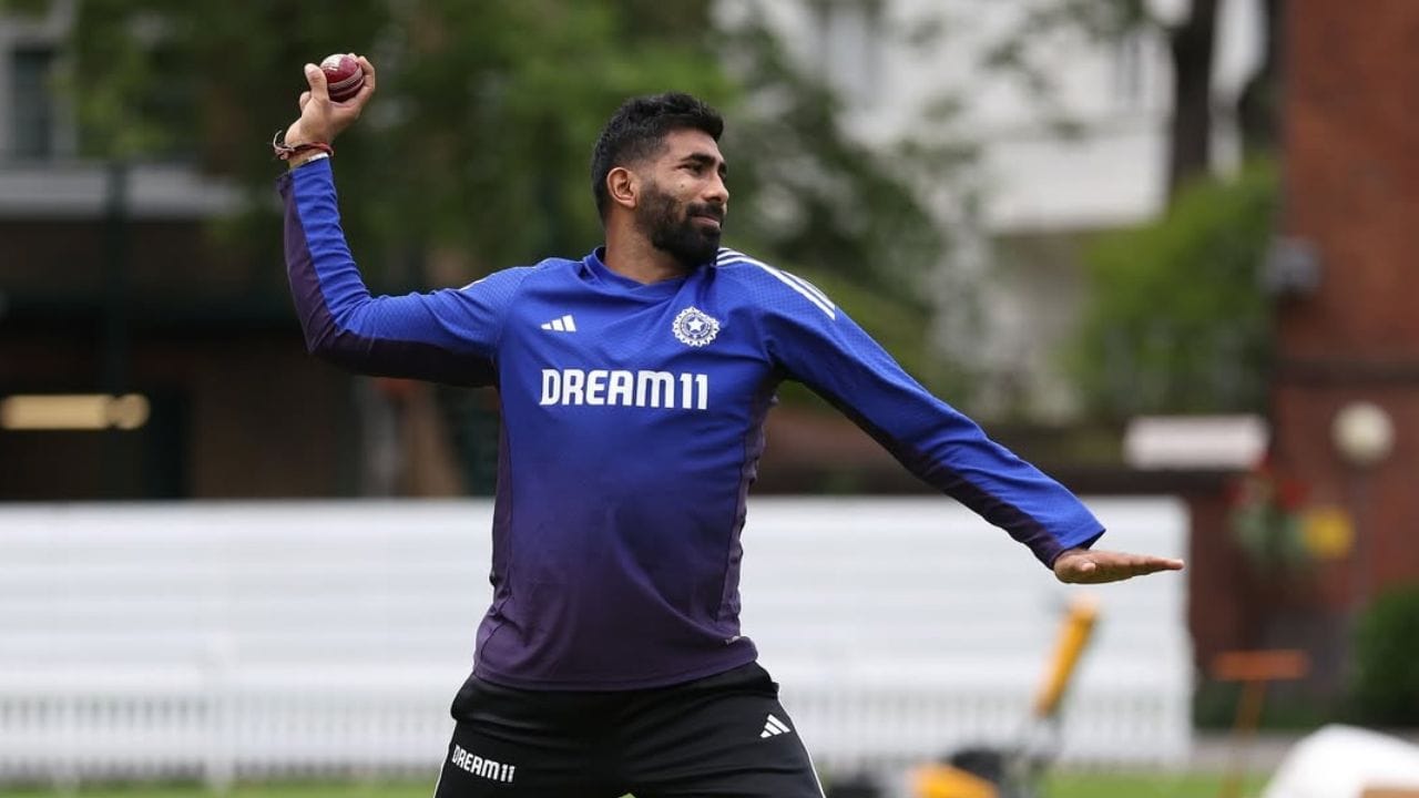 ભારતીય ક્રિકેટ ટીમ ઈંગ્લેન્ડમાં પાંચ ટેસ્ટ મેચની સીરિઝ રમશે. જે ઓગસ્ટ સુધી ચાલશે. જો તમે આ મેચને તમારી ટીવીમાં લાઈવ જોવા માંગો છો તો આ માટે તમારે સોની સ્પોર્ટ્સ નેટવર્ક પર જવાનું રહેશે. અહી તમે મેચ જોઈ શકશો.