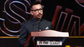 News9 Global Summit શરુ, બરુણ દાસે ભારત-યુએઈ ભાગીદારી વિશે વાત કરી News9 Global Summit શરુ, બરુણ દાસે ભારત-યુએઈ ભાગીદારી વિશે વાત કરી