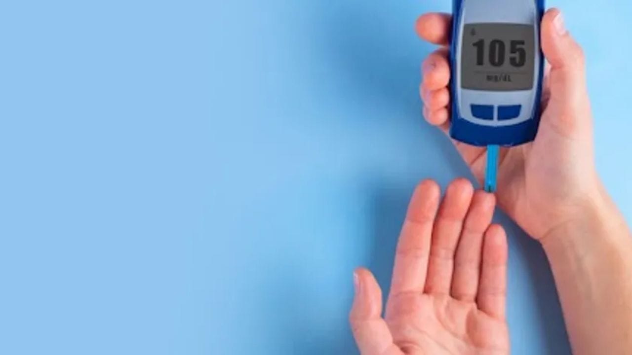 વિસેરલ ચરબી ઓછી કરો - અભ્યાસો દર્શાવે છે કે વિસેરલ ચરબી ઇન્સ્યુલિન પ્રતિકાર વધારે છે. આવી સ્થિતિમાં, એ મહત્વનું છે કે તમે માત્ર બ્લડ સુગરને નિયંત્રિત ન કરો પણ ચરબી ઘટાડવા પર પણ ધ્યાન કેન્દ્રિત કરો. તમારા આહારમાં ઓછી કેલરીવાળા ખોરાકનો સમાવેશ કરો. ઉચ્ચ પ્રોટીન ભોજન લો. દરરોજ 30 થી 45 મિનિટ સુધી કસરત કરો.